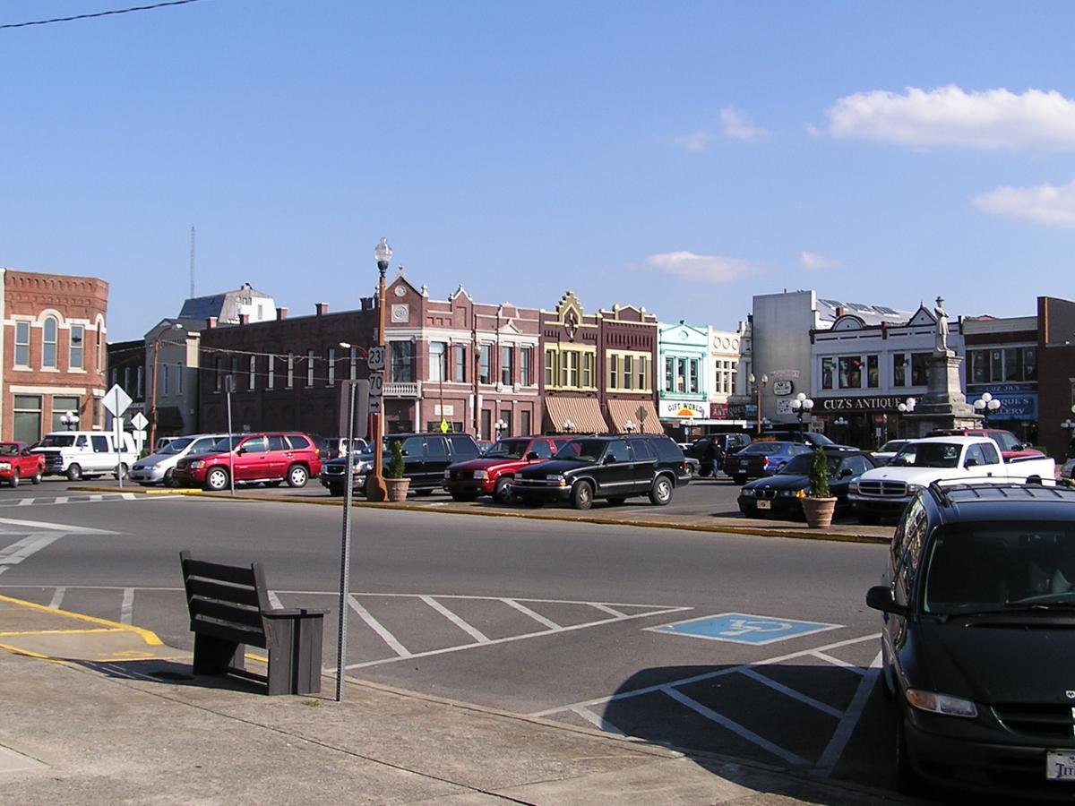 The town square in Lebanon, TN